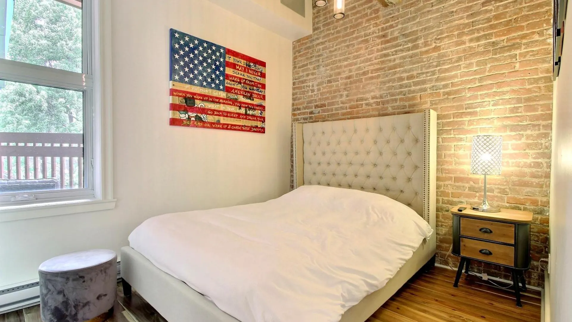 Galeria St Denis In Prime Montreal Apartment